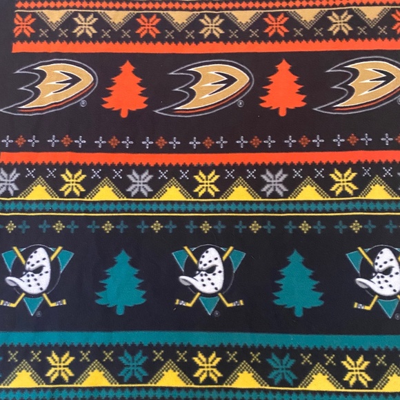 🆕 Anaheim Ducks Blanket Mighty Ducks UNOPENED - Picture 3 of 5